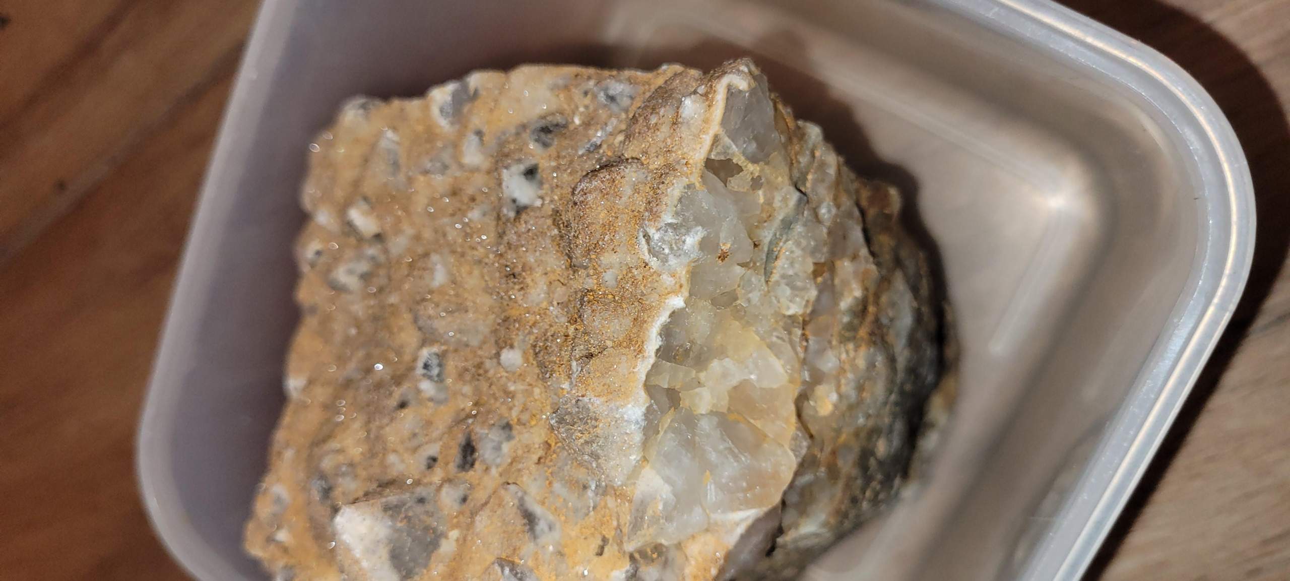 Was ist das für eine braune Schicht? Und wie bekomme ich die ab