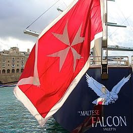 Die rote Flagge mit dem weissem „Stern" - (rot, weiß, Boot)