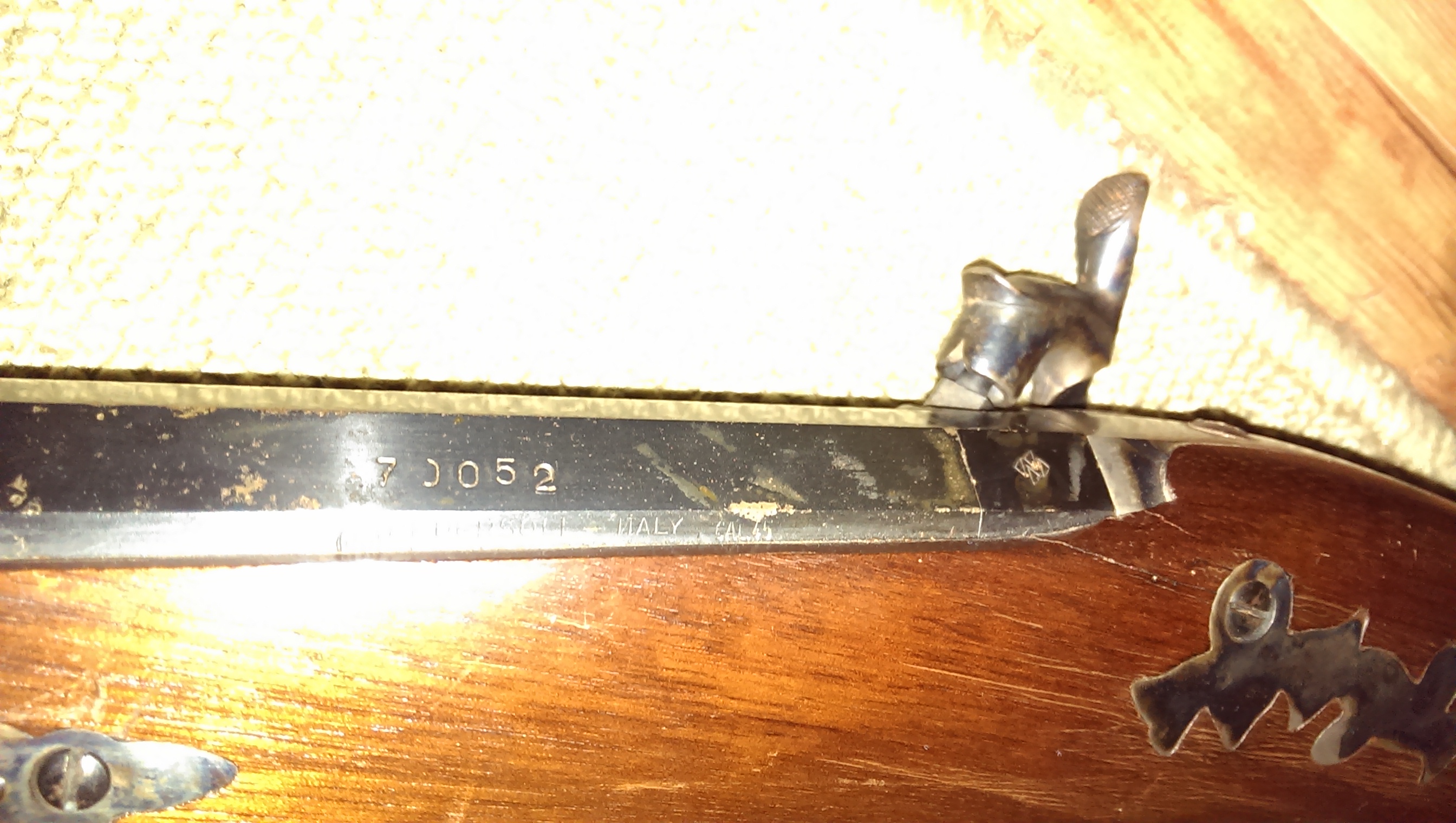 Was ist das für eine Waffe? Kennt sich jemand aus? (Waffen, Krieg