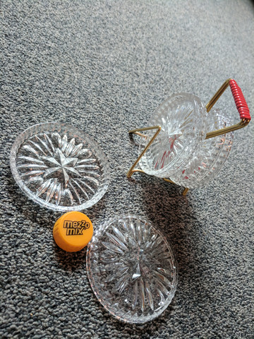 Hier abgebildet: Die Ablage und diese Scheiben von beiden Seiten - (alt, Glas)
