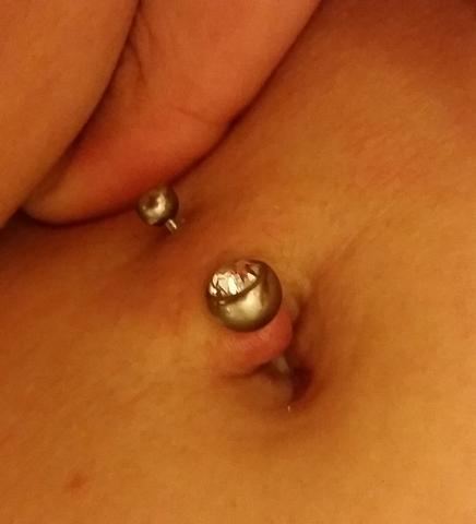 Was Ist Das In Meinem Bauchnabel Hilfe Bitte Dringend Arzt Verletzung Bauchnabelpiercing Was Ist Das In Meinem Bauchnabel Hilfe Bitte Dringend Arzt Verletzung Bauchnabelpiercing