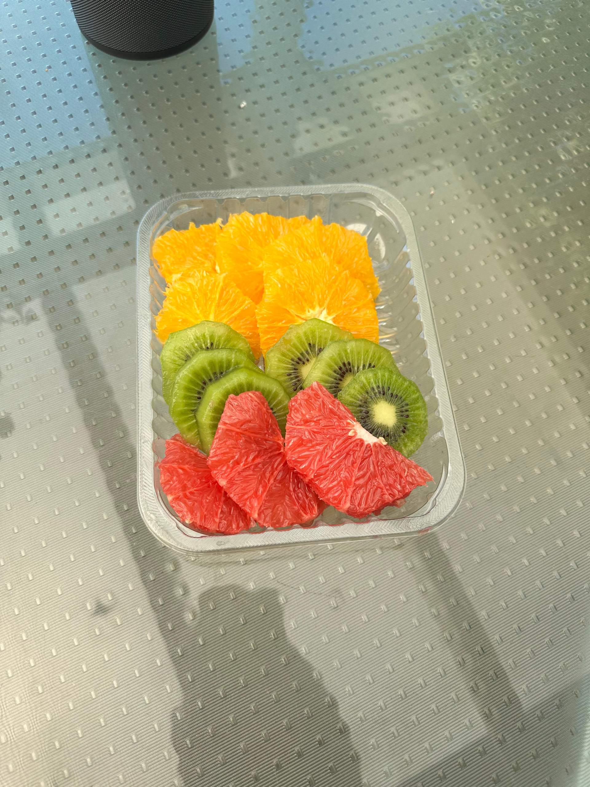 Was ist das rote bei diesem Fruchtsalat? (Obst, Früchte, Salat)