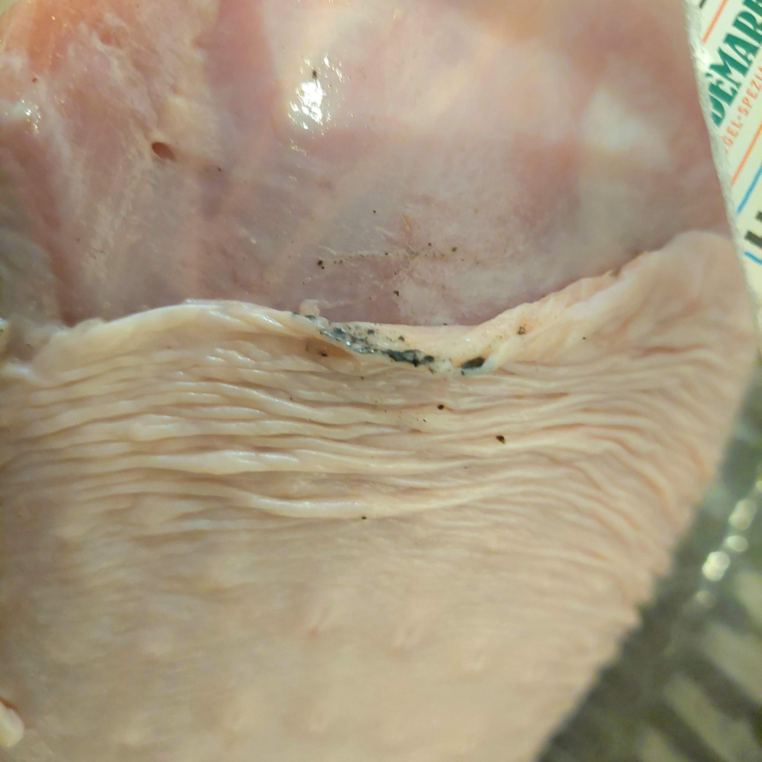 Was ist das Schwarze auf der frischen Putenkeule? (Fleisch, Schimmel ... Was ist das Schwarze auf der frischen Putenkeule? (Fleisch, Schimmel ...