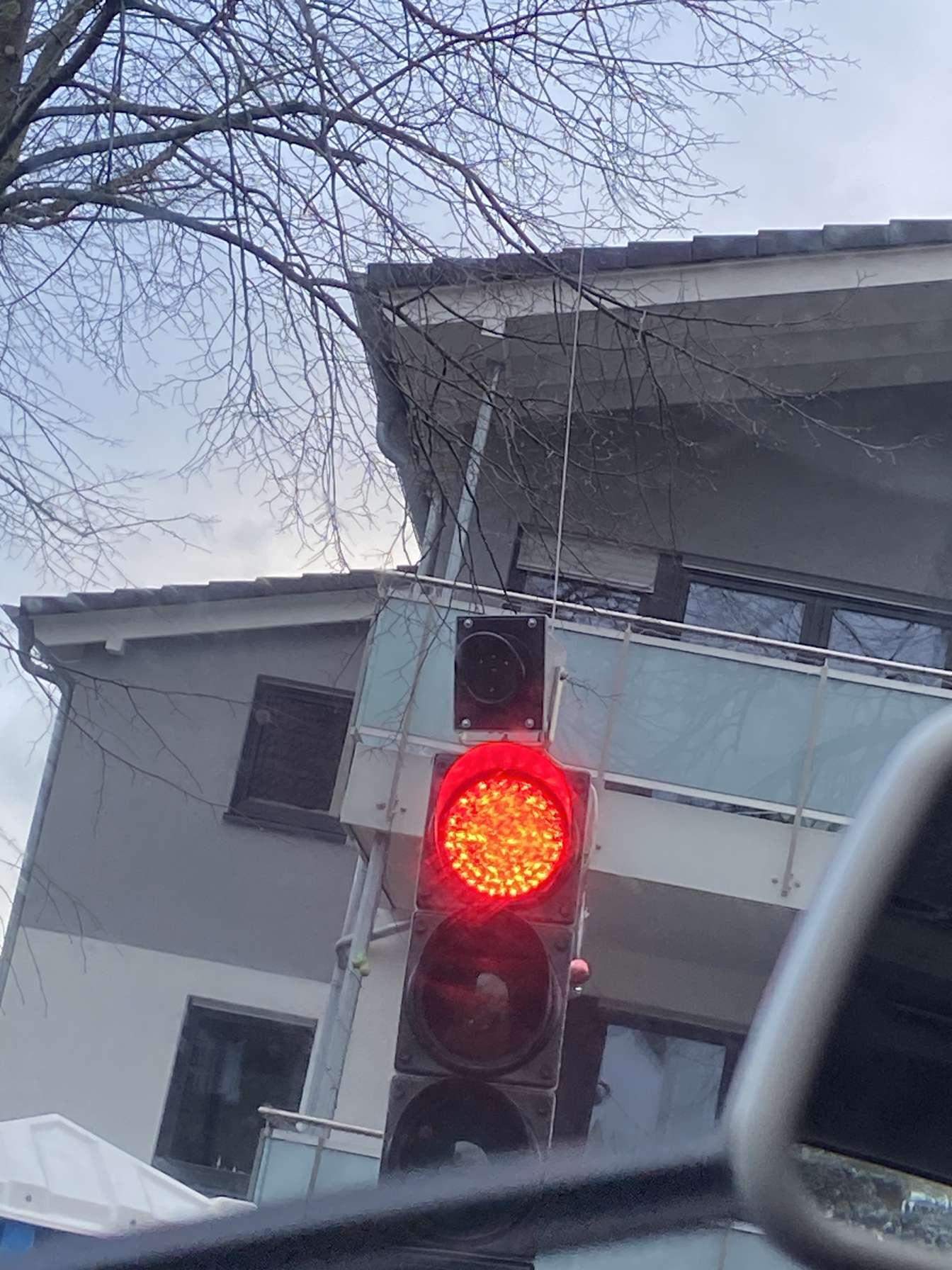 Was Ist Das Teil über Der Roten Ampel? (Verkehr, Straßenverkehr)