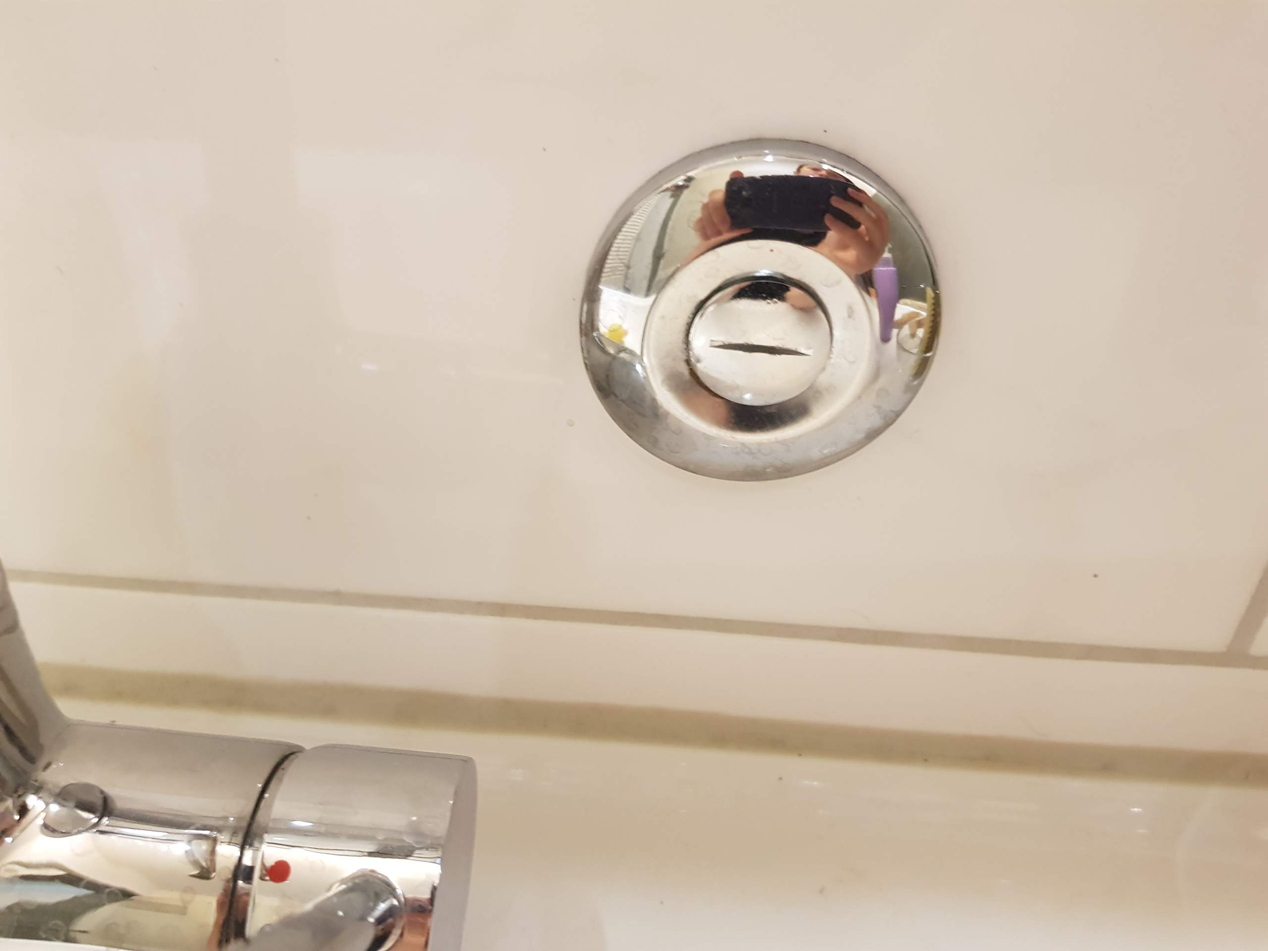 Was ist das über dem Waschbecken im Bad? (Anschluss)
