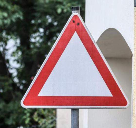 Was ist der unterschied zwischen den zwei Schildern? (Vorfahrt gewähren, Schild umgedreht und