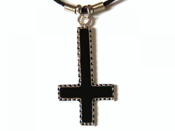 Was Ist Die Bedeutung Vumgedrehtes Pantagrammom Umgedrehtes Pantagramm Und Kreuz Metal Gothic Satanismus