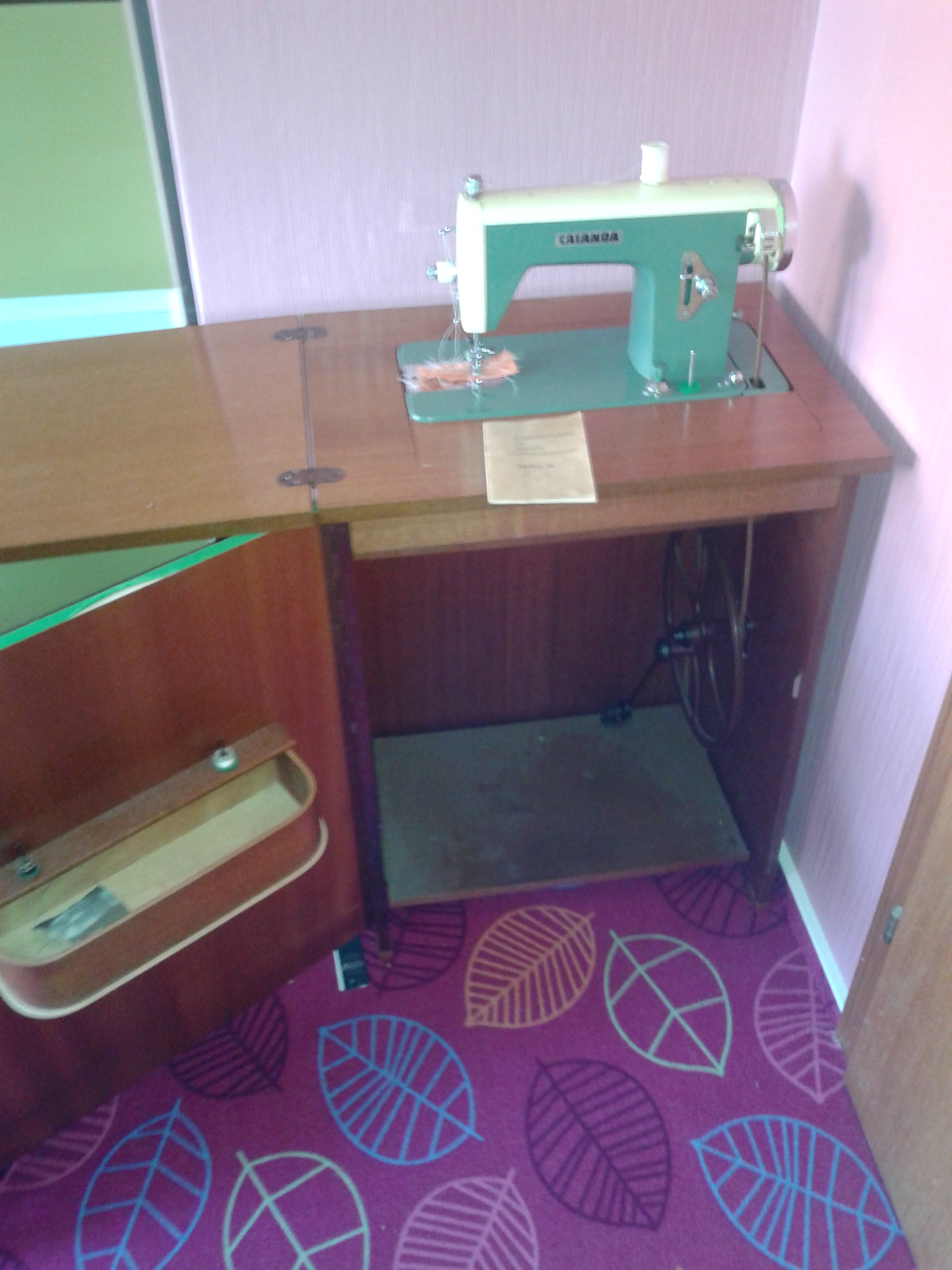 Was ist diese alte Nähmaschine wohl noch wert? (Freizeit, nähen)