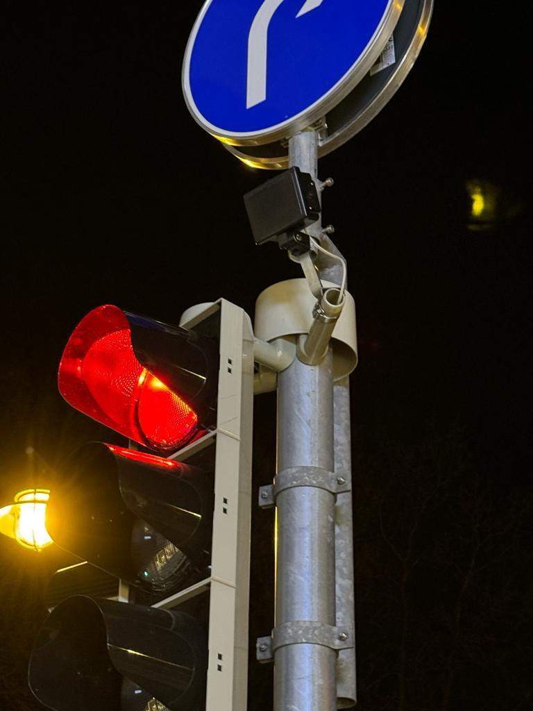 Hat Jede Ampel Eine Kamera Was ist diese Kameras auf Ampeln, ist die rotlicht blitz oder nur