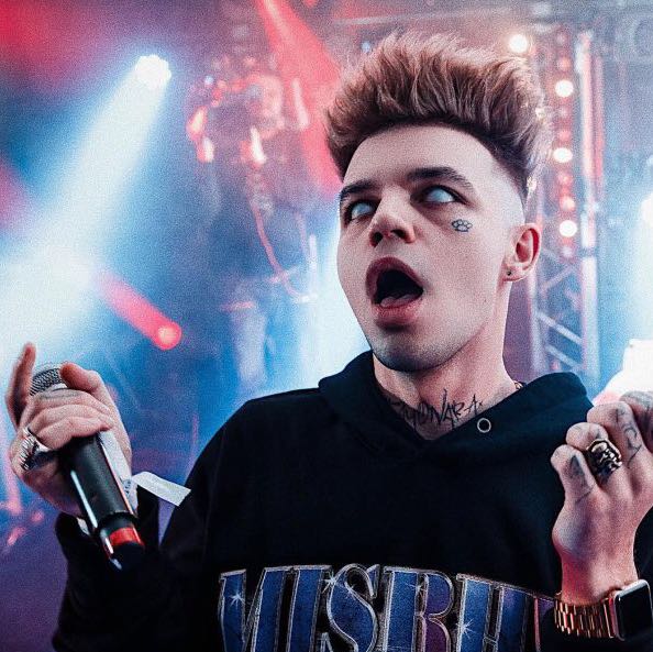 Was ist mit den Augen von diesem russischen Rapper: Элджей/Allj? (Musik