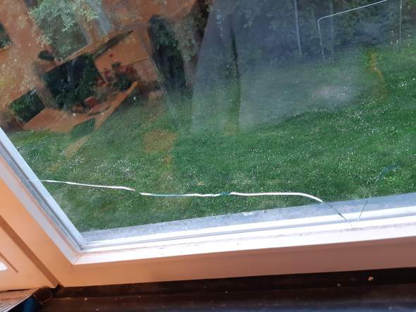 Was könnte die Ursache für mein zerbrochenes Fensterglas sein?