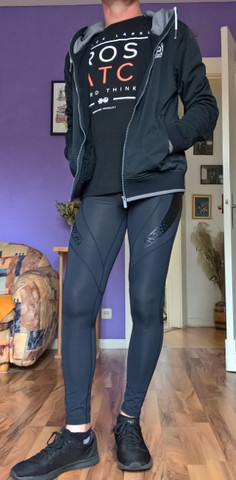 Was Meint Ihr Sind Leggings Tights Auch Als Alltagskleidung Tauglich Fur Einen Mann Sport Manner Alltag