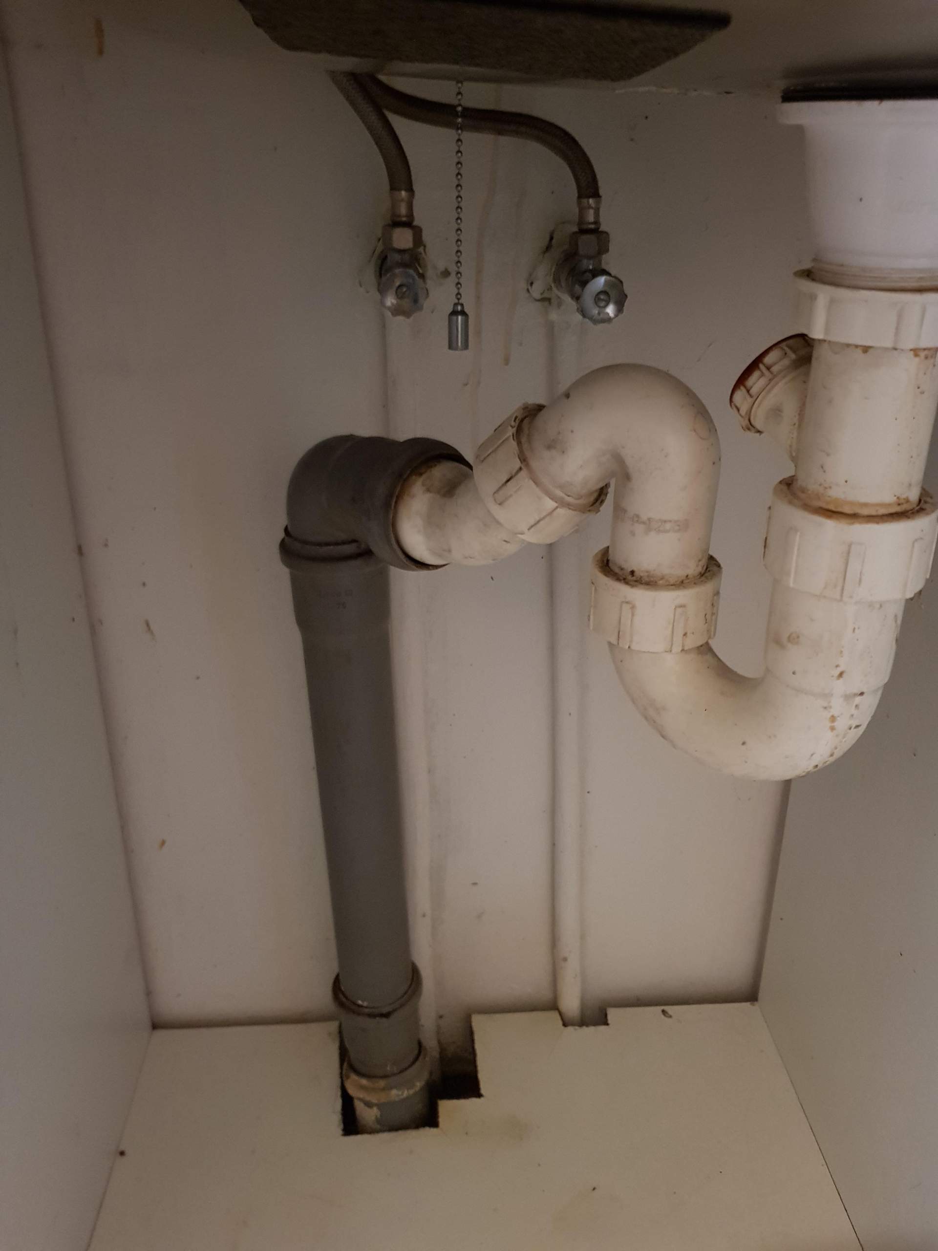 Was muss ich kaufen, um neben meinem Spülbecken, eine Geschirrspül- und