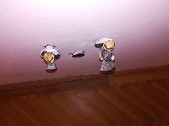 Was muss ich tun bevor ich die Küchenspüle samt Siphon und Armatur