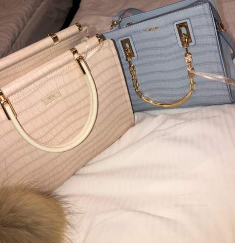 - (Umfrage, Tasche)