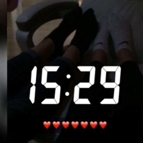 Mädchen oder Junge Füße die mit den schwarzen Socken - (Freundin, betrogen)