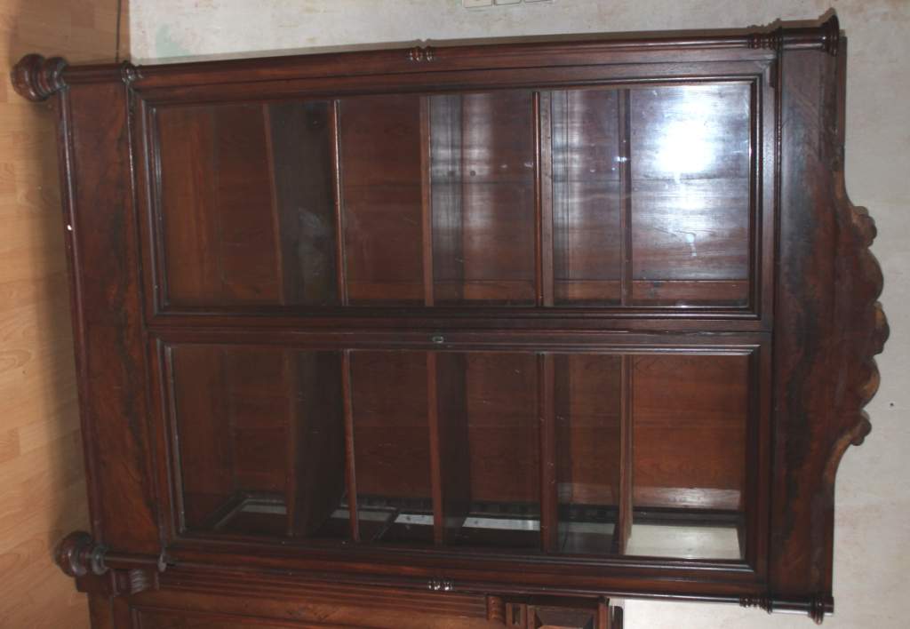 Was sind das für Möbel? Welches Holz? Sind die antik? (Holzart