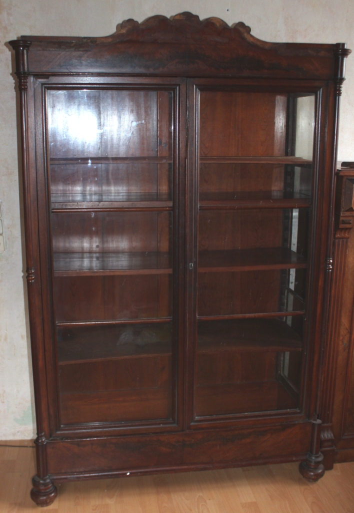 Was sind das für Möbel? Welches Holz? Sind die antik? (Holzart