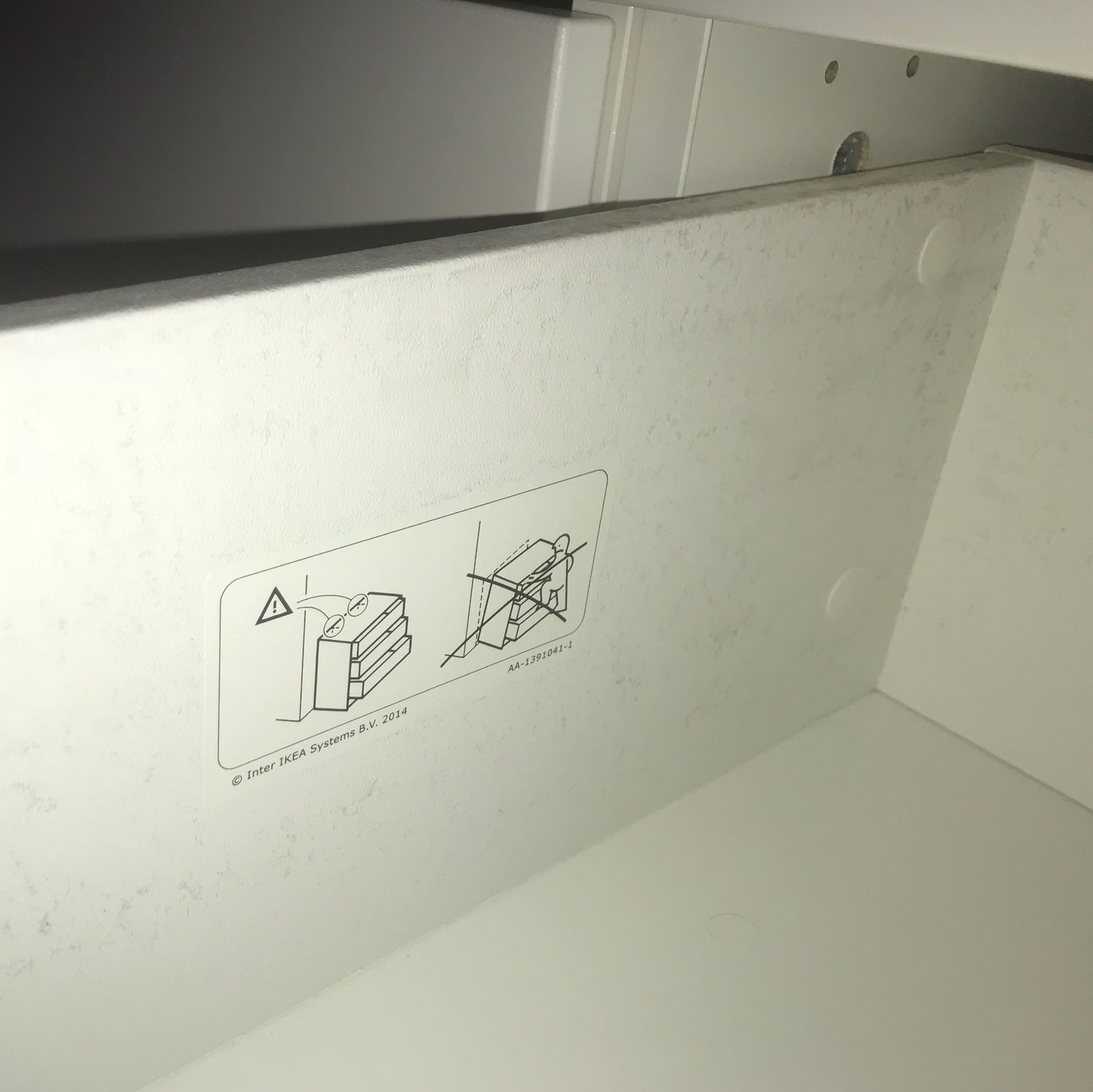 Was sind denn das für Flecken im Innenschrank (nur Schubladen Innen