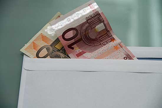 Was Soll Ich Tun Wenn Ich In Meinem Briefkasten Einen Umschlag Mit Bargeld Finde Geld Post Postgeheimnis