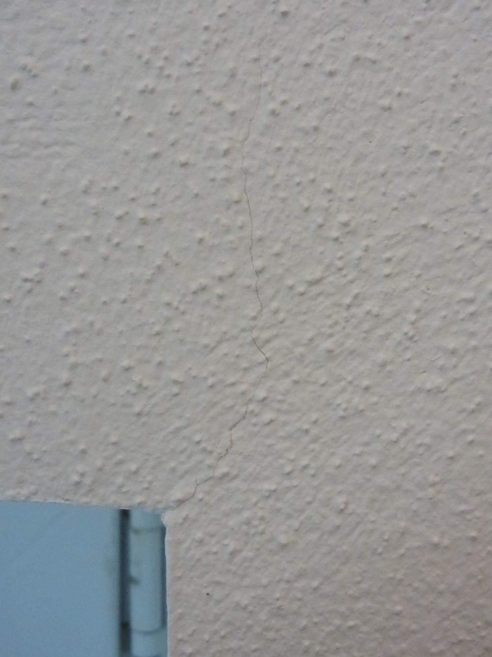 Was tun bei diesen Riß in der Kellerwand? (Haushalt, Wasser, Handwerk)