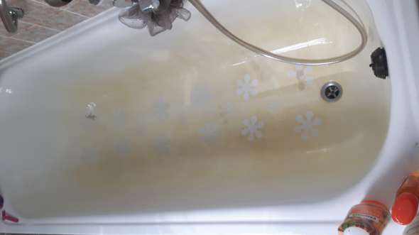 Was tun gegen Verf rbungen in der Badewanne  dreckig sauber machen 