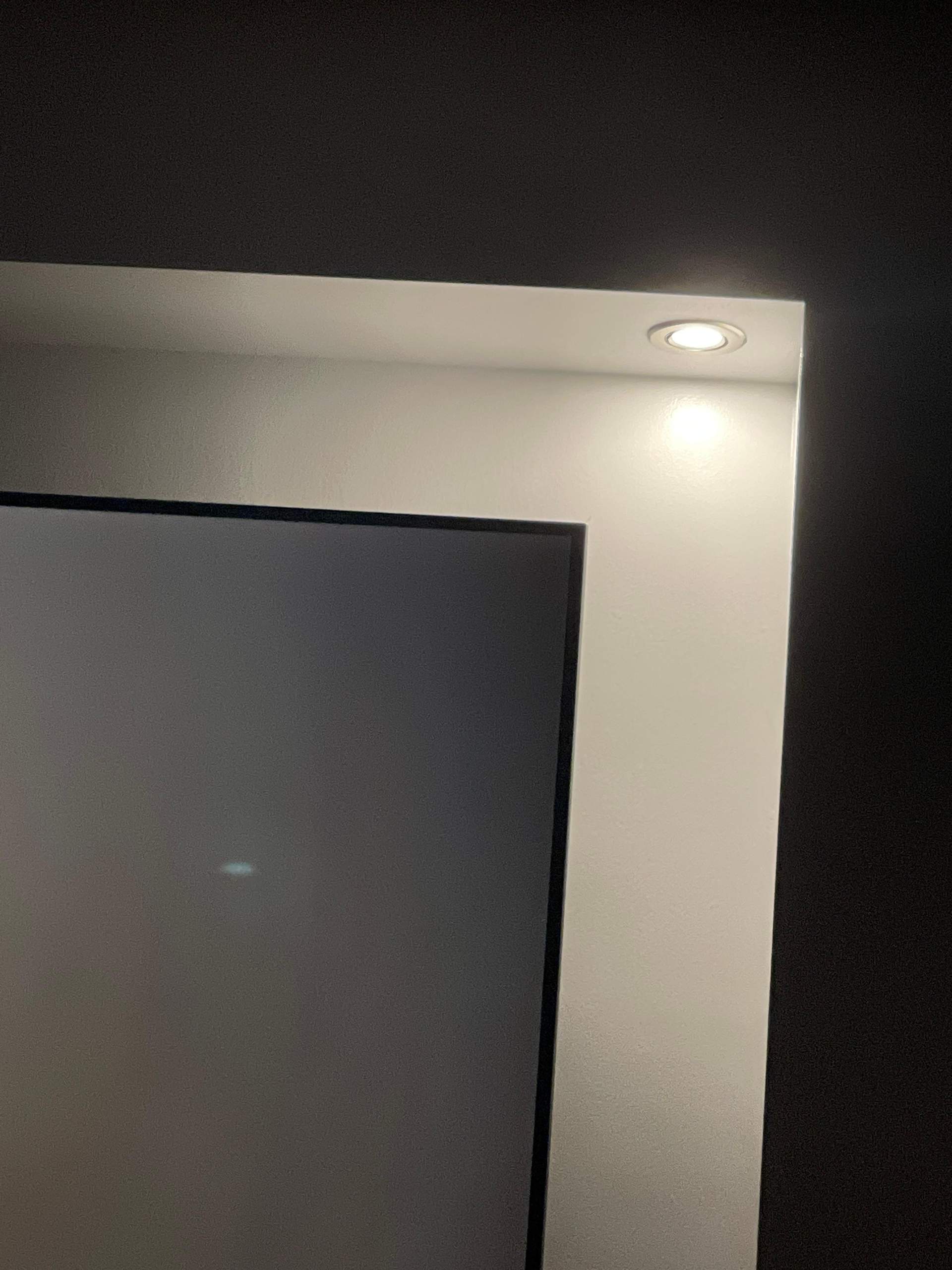 Was tun led Wandleuchte geht mit Fernbedienung nicht mehr aus? (Licht, Lampe, Elektriker)