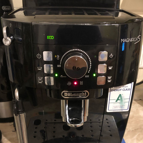 Vorderseite der rote Punkt blinkt - (Kaffeemaschine, Kaffe, delonghi)