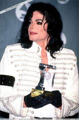 Was war Michael Jackson's Motiv, weibliche wie männliche Merkmale in seiner Optik zu vereinen?