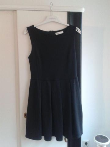 Was Zieht Man Als Gast Zu Einer Konfirmation An Und Wie Viel Geld Als Geschenk Ist Angemessen Kleid Schwarz Outfit