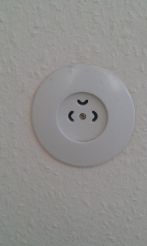 - (Strom, lol, Steckdose)