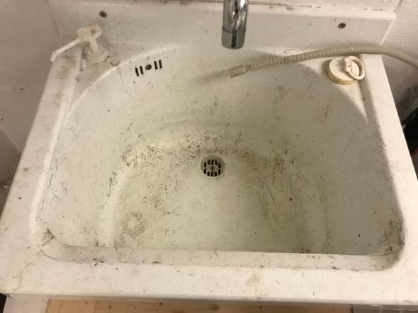Waschbecken Aus Kunststoff Reinigen Reinigung Putzen Keller