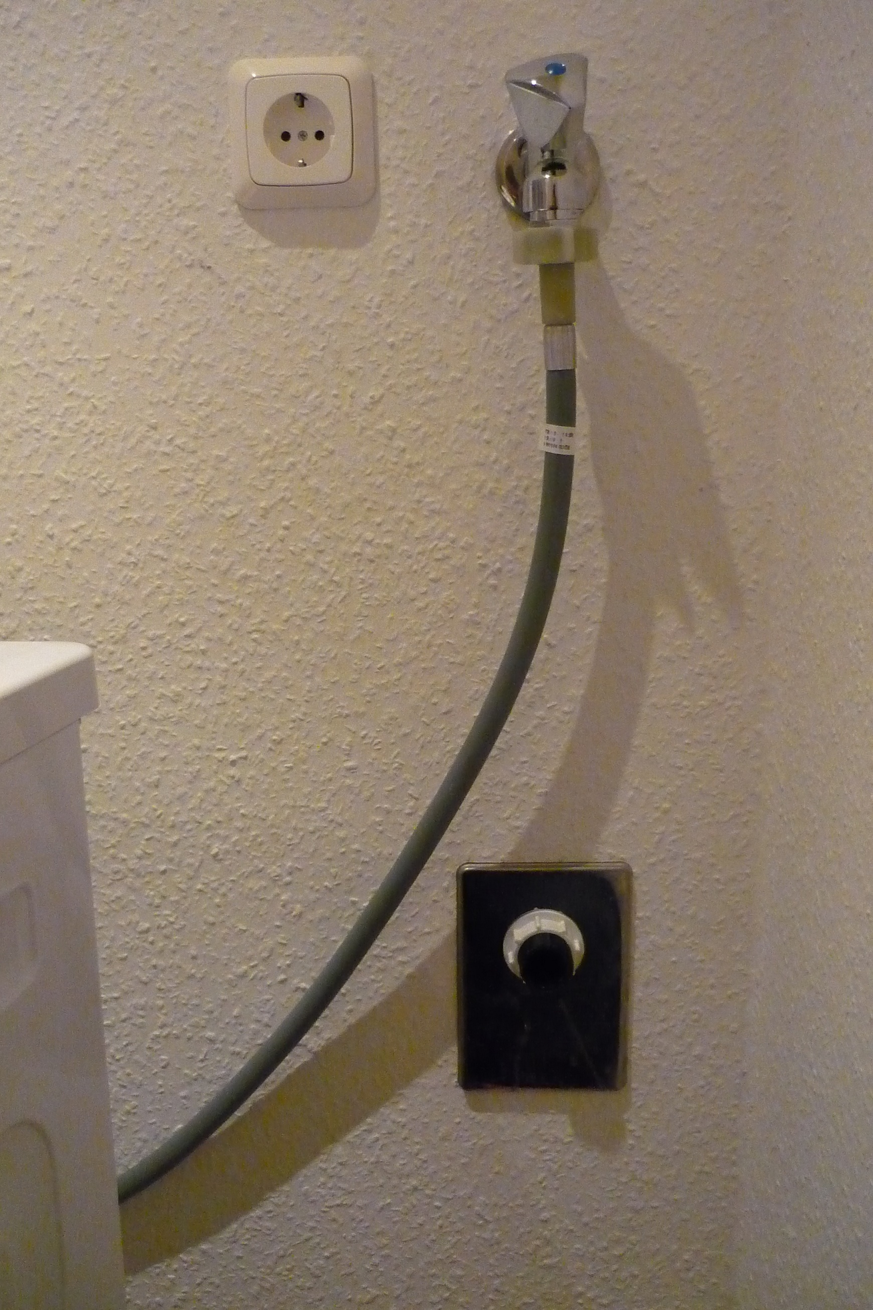 Waschmaschine Abflussrohr anschließen!? (Wohnung)