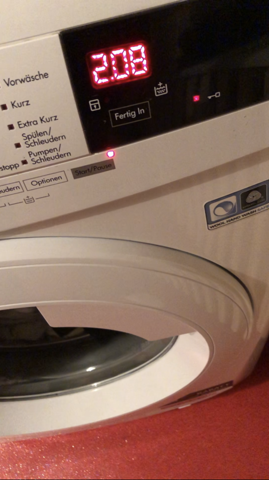 Waschmaschine (AEG) macht Klackgeräusche nach Startbefehl, Fehler an der Tür? (FOTO ANBEI)?