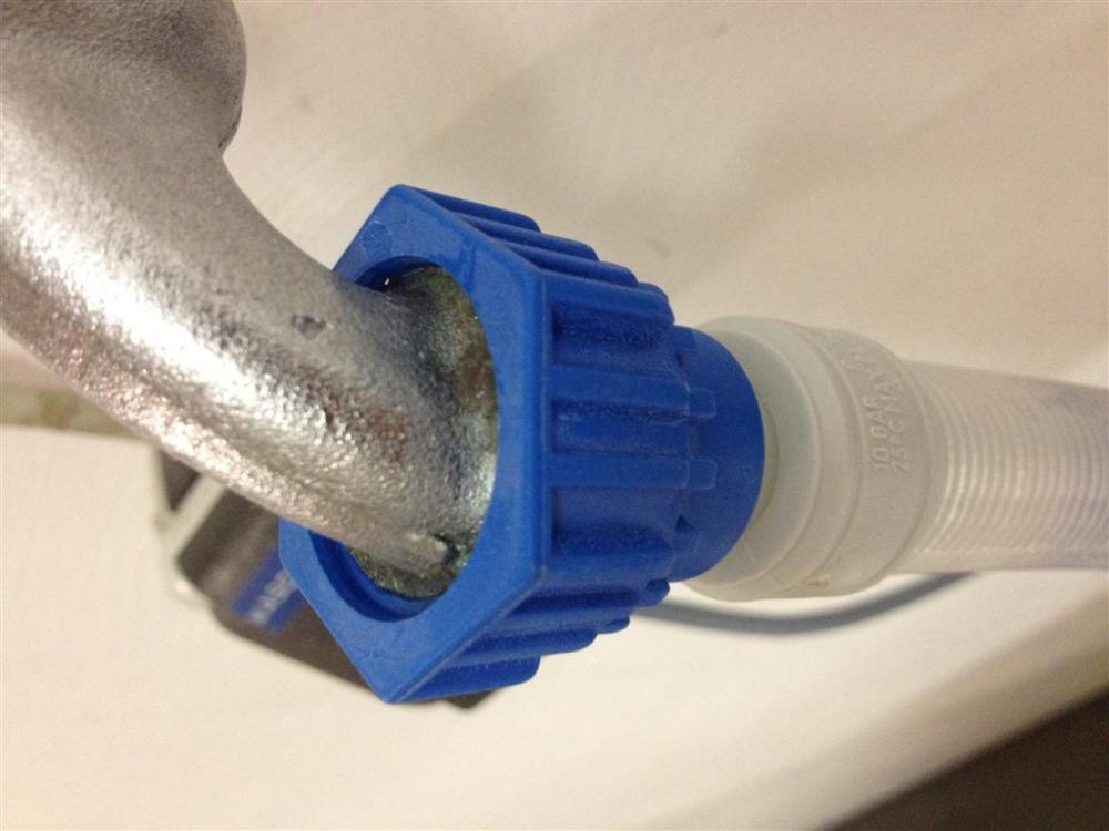 Waschmaschine Anschliessen Wasser Lauft Dauerhaft Wasserzulauf