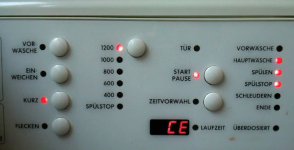 Display der Waschmaschine (nach 5 Minuten Klackgeräusche) - (Haushalt, Waschmaschine, waschen)