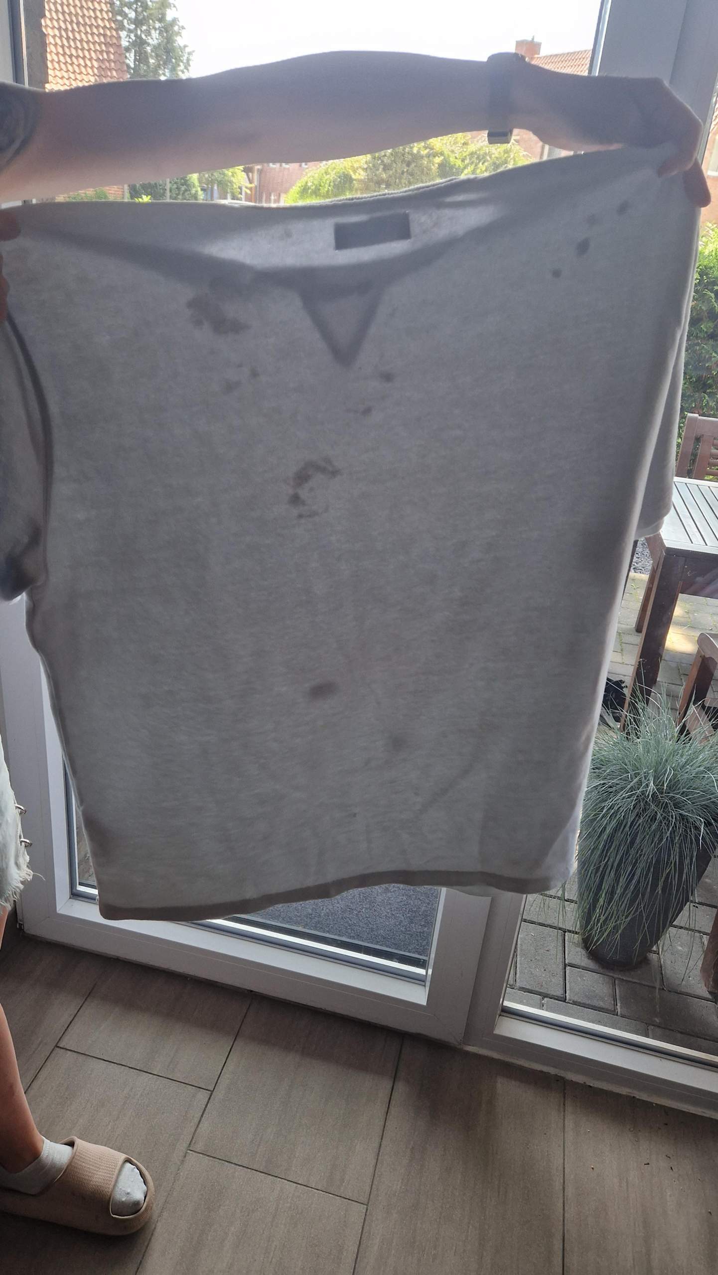 Dunkle Flecken Auf Frisch Gewaschener Wäsche Waschmaschine macht flecken auf weiser wäsche? (Kleidung, Mode, Schuhe)