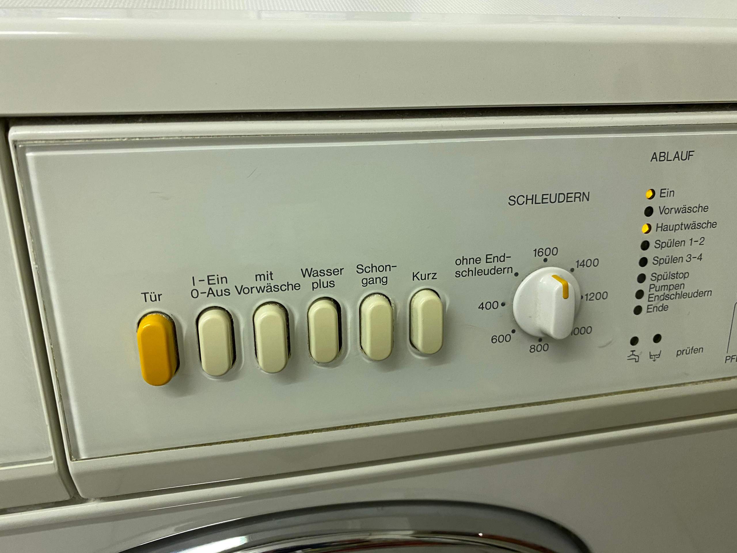 Waschmaschine Miele Novotronic w913 schäumt extrem beim reinigen? (Technik, Technologie, Haushalt)