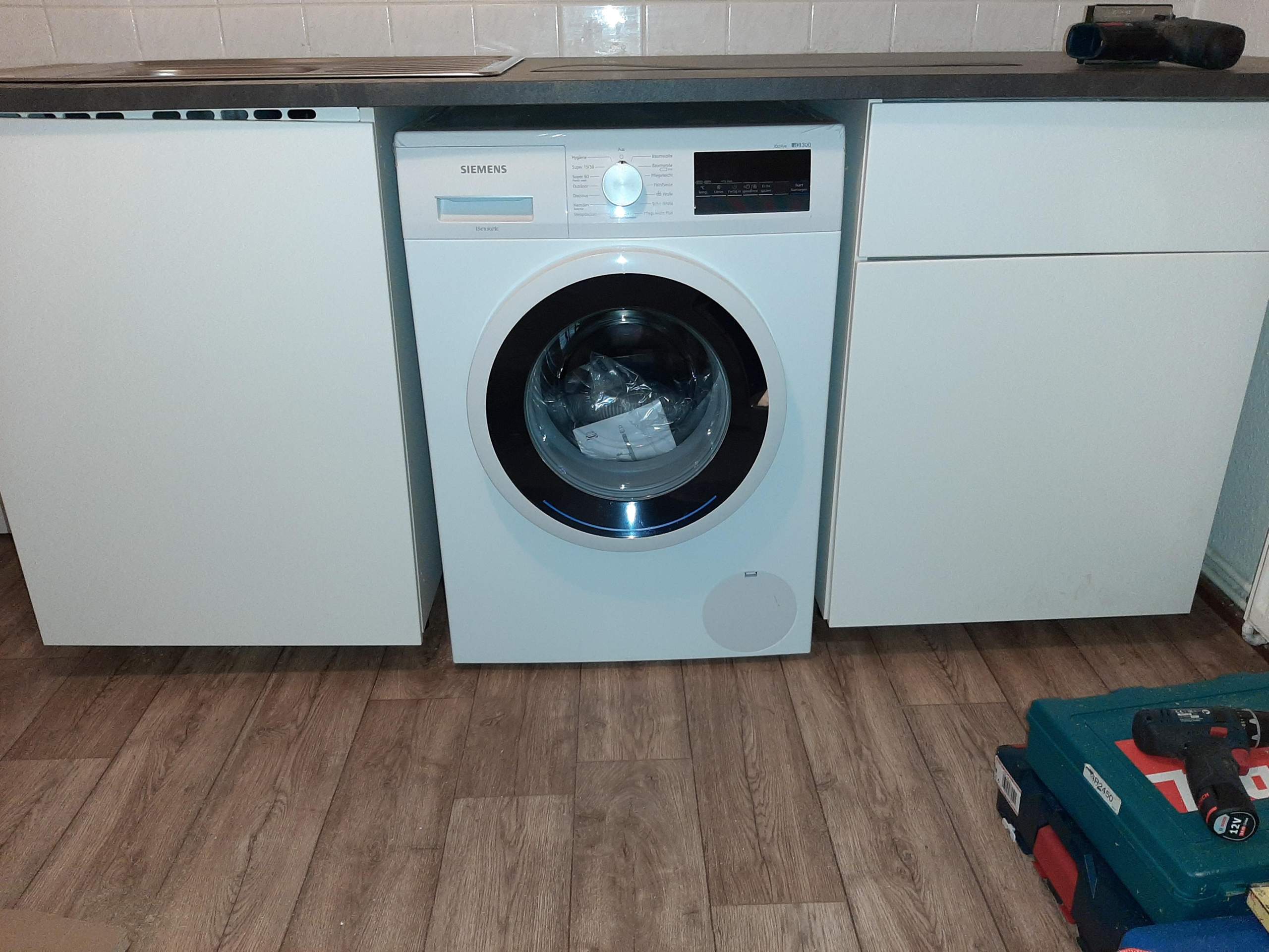 Waschmaschine nicht unterbaufhig trotzdem unter Arbeitsplatte? (Kche) Waschmaschine nicht unterbaufhig trotzdem unter Arbeitsplatte? (Kche)
