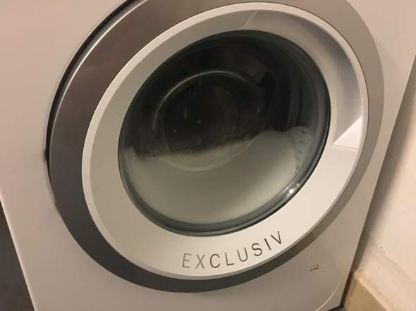 Waschmaschine schäumt im ersten Reinigungsprogramm, normal? (Elektronik,  Wohnung, Haushalt)
