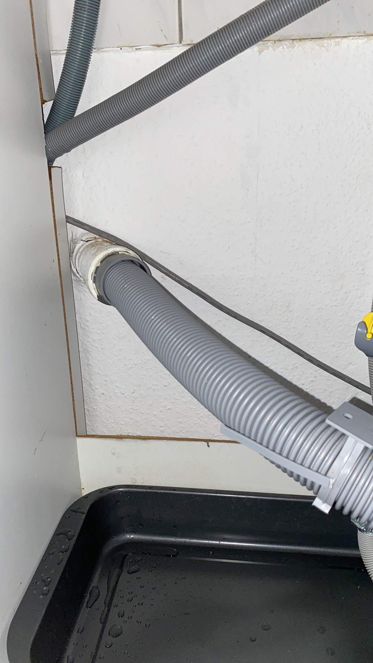 Waschmaschine Tropft Unten
