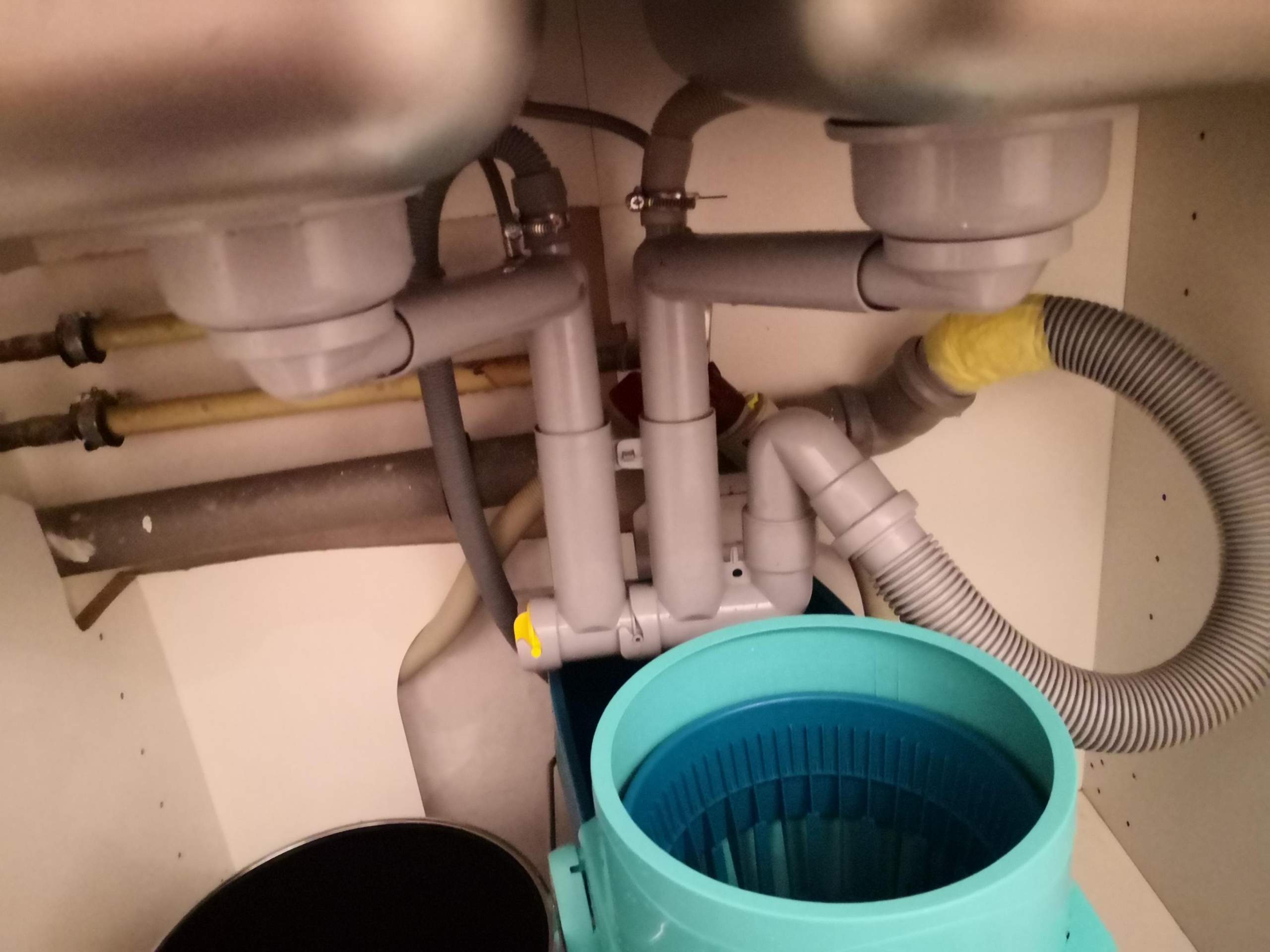 Wasser steigt in die Küchenspüle. Was soll ich tun :((? (Küche ...