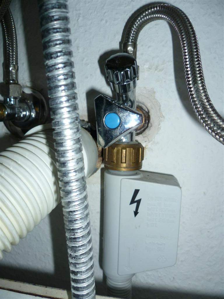 Wasser unter Spüle abstellen, nur wie? (Küche, Mischbatterie)
