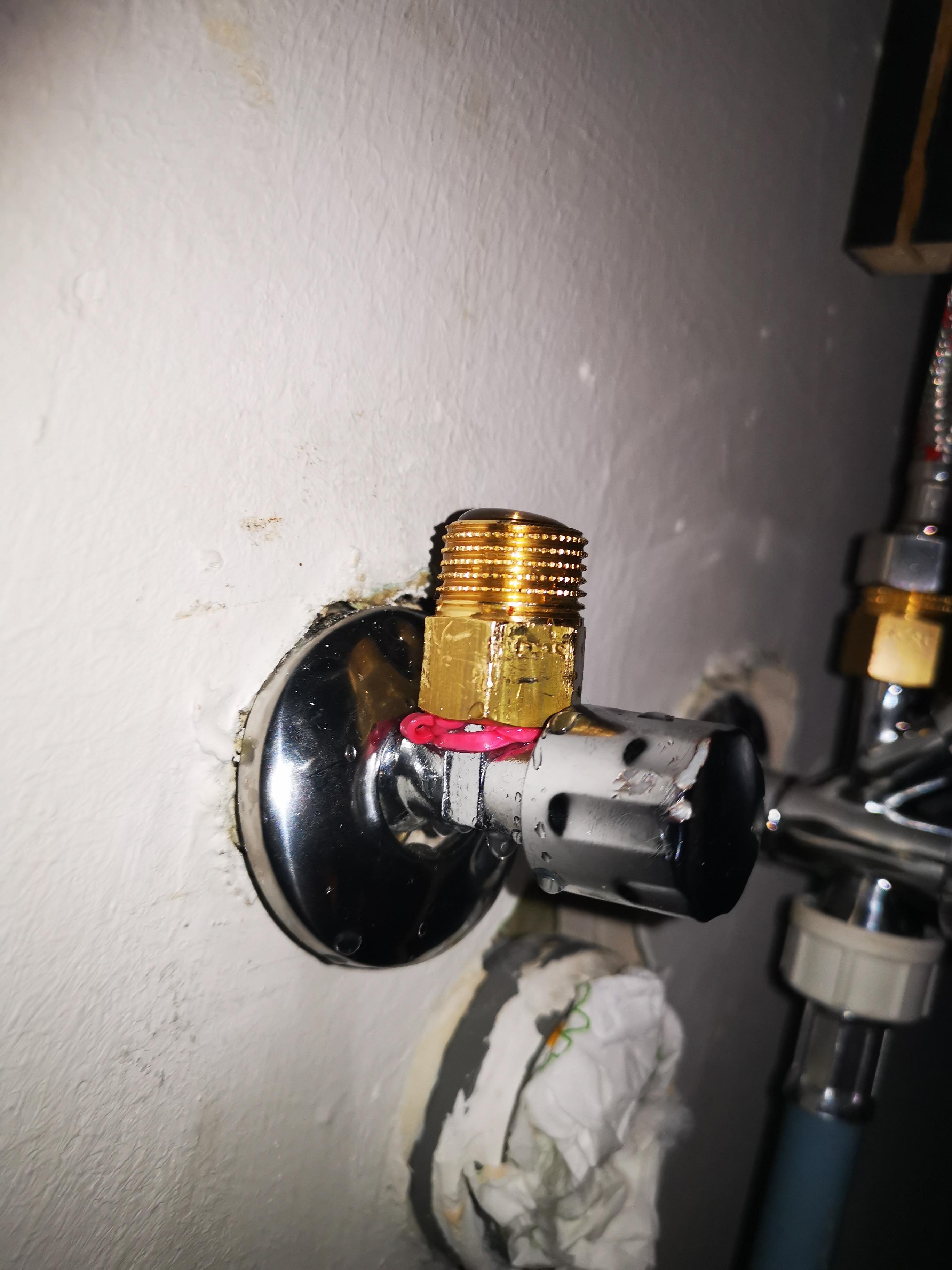 Muss Die Spüle Direkt Am Wasseranschluss Sein Wasseranschluss - Es läuft aus? (Technik, Technologie, Wasser)