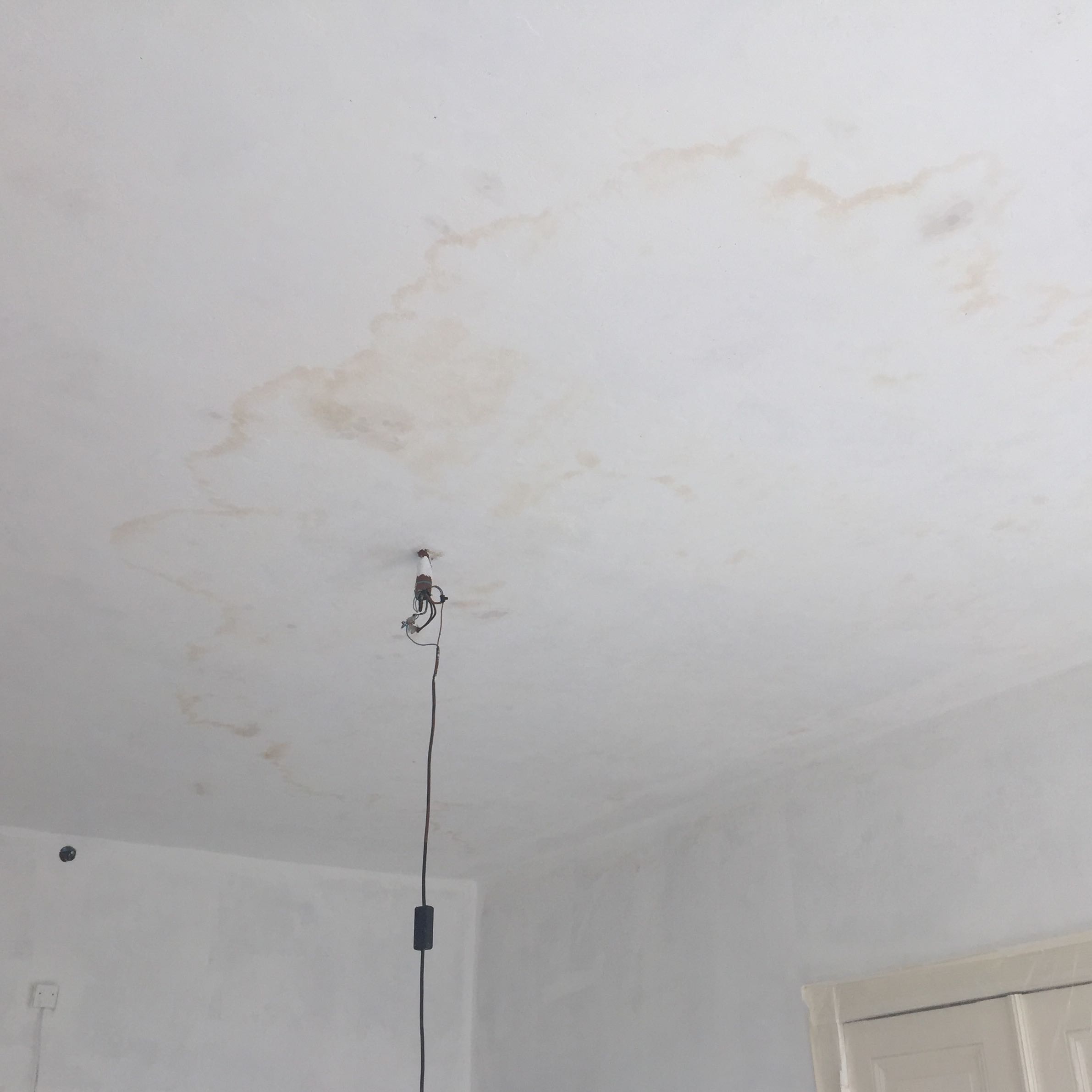 Wasserfleck Schlagt Auch Bei Isolierfarbe Durch Was Kann Man Machen Maler Streichen Renovieren