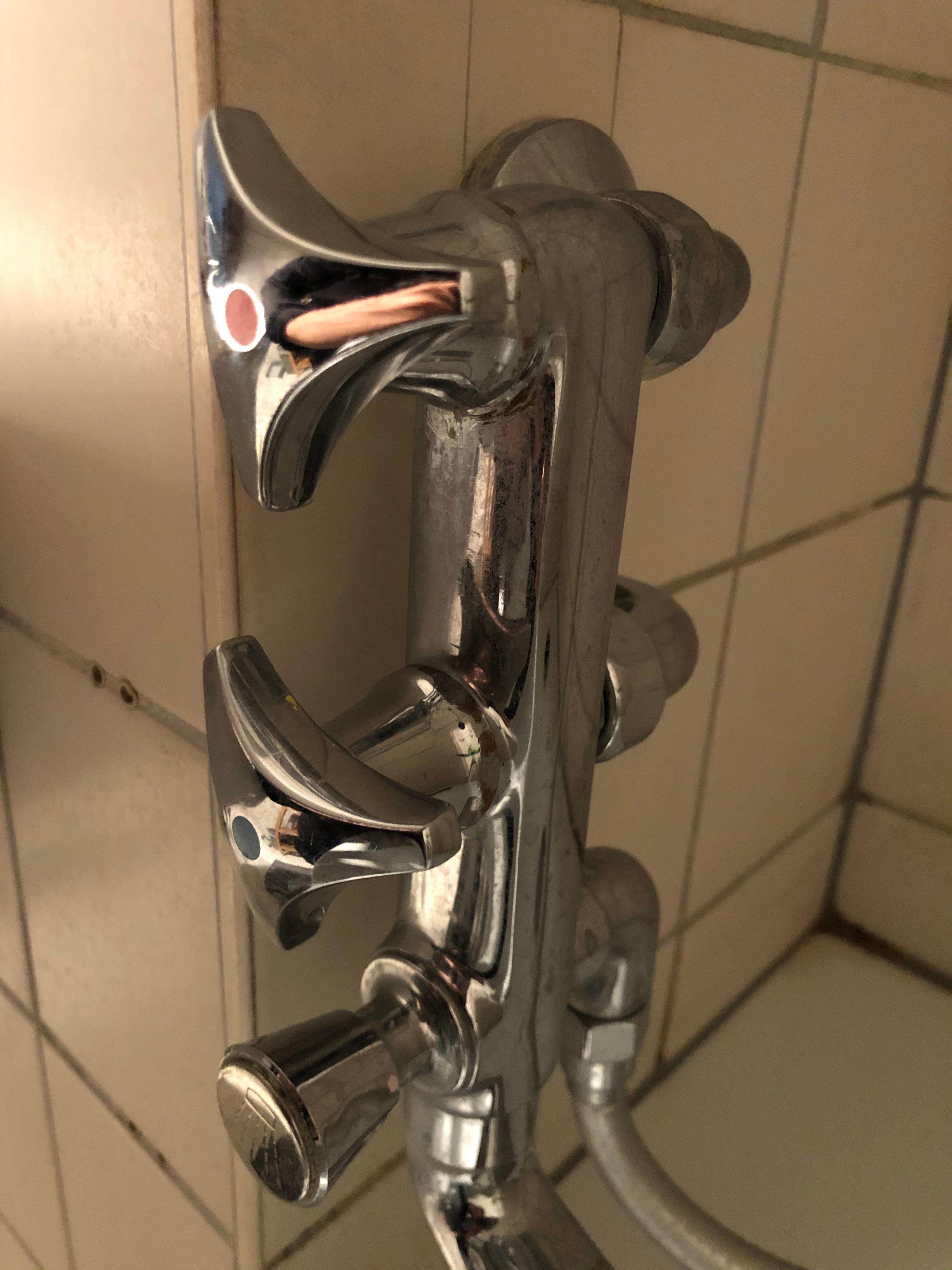 Wasserhahn An Der Badewanne Tropft Wenn Man Nicht Extrem Fest Dreht Kann Man Da Nicht Etwas Machen Technik Technologie Handwerk