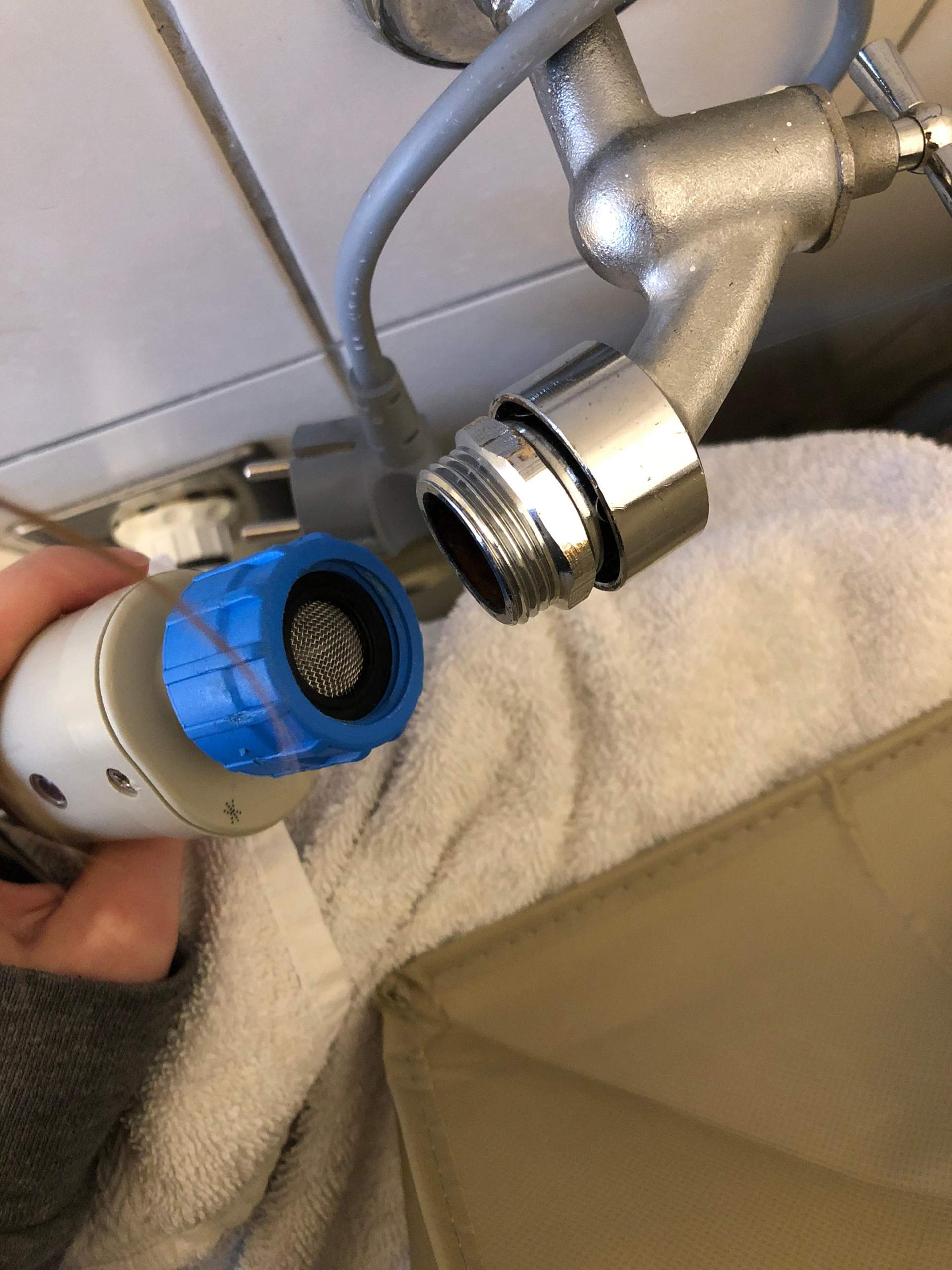 Wasserhahn an der Waschmaschine tropft? (Handwerker, Ventil, Waschmaschinenanschluss)