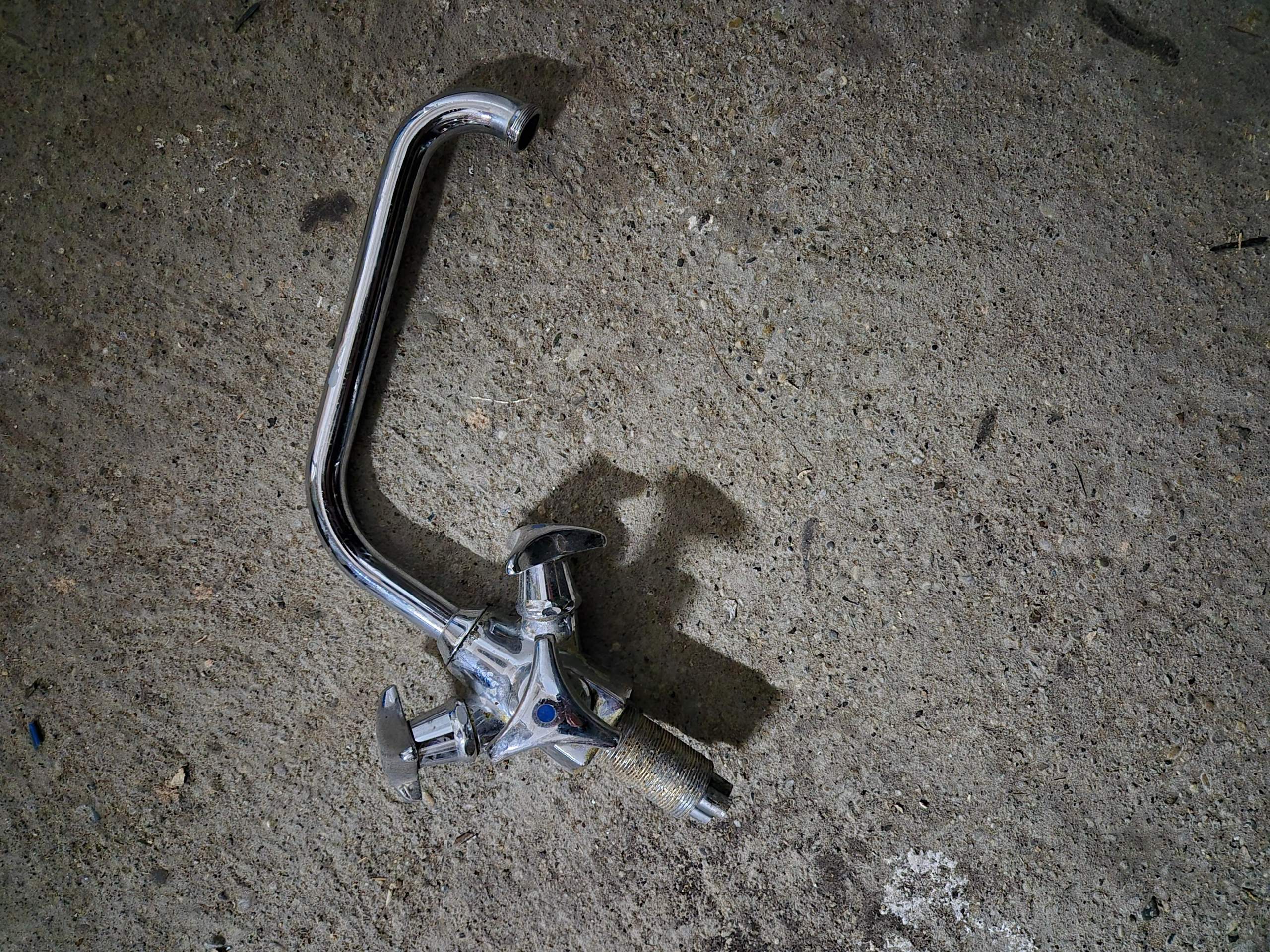 Küchenarmatur Mit Absperrventil Für Spülmaschine Und Waschmaschine Wasserhahn mit 3 Anschlüssen? (Sanitär, Klempner, Waschbecken)