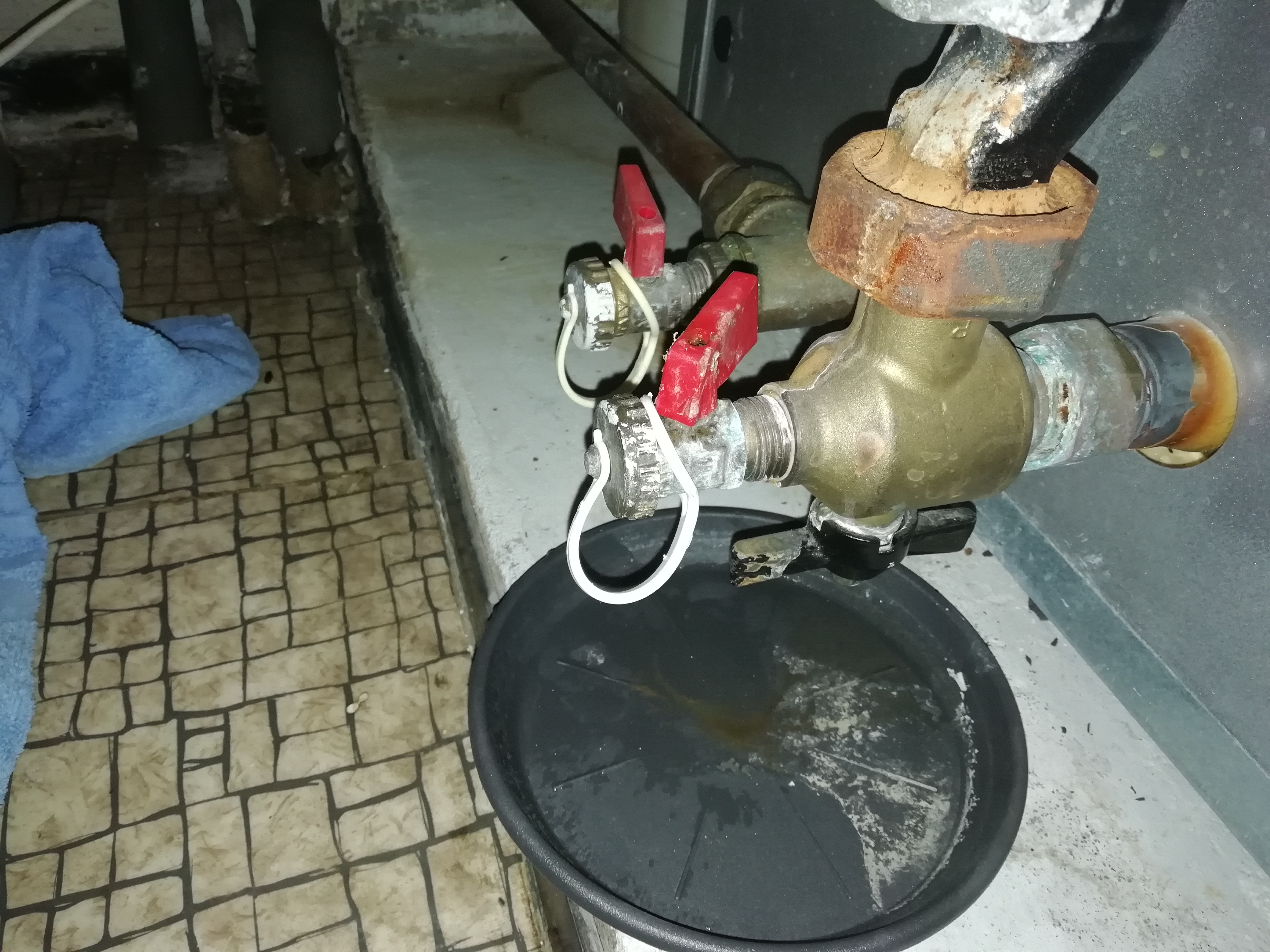 Kfe Hahn Wasserzulauf Zur Heizung Undicht Muss Das Gesamte Wasser Raus Technik Technologie Auto Und Motorrad