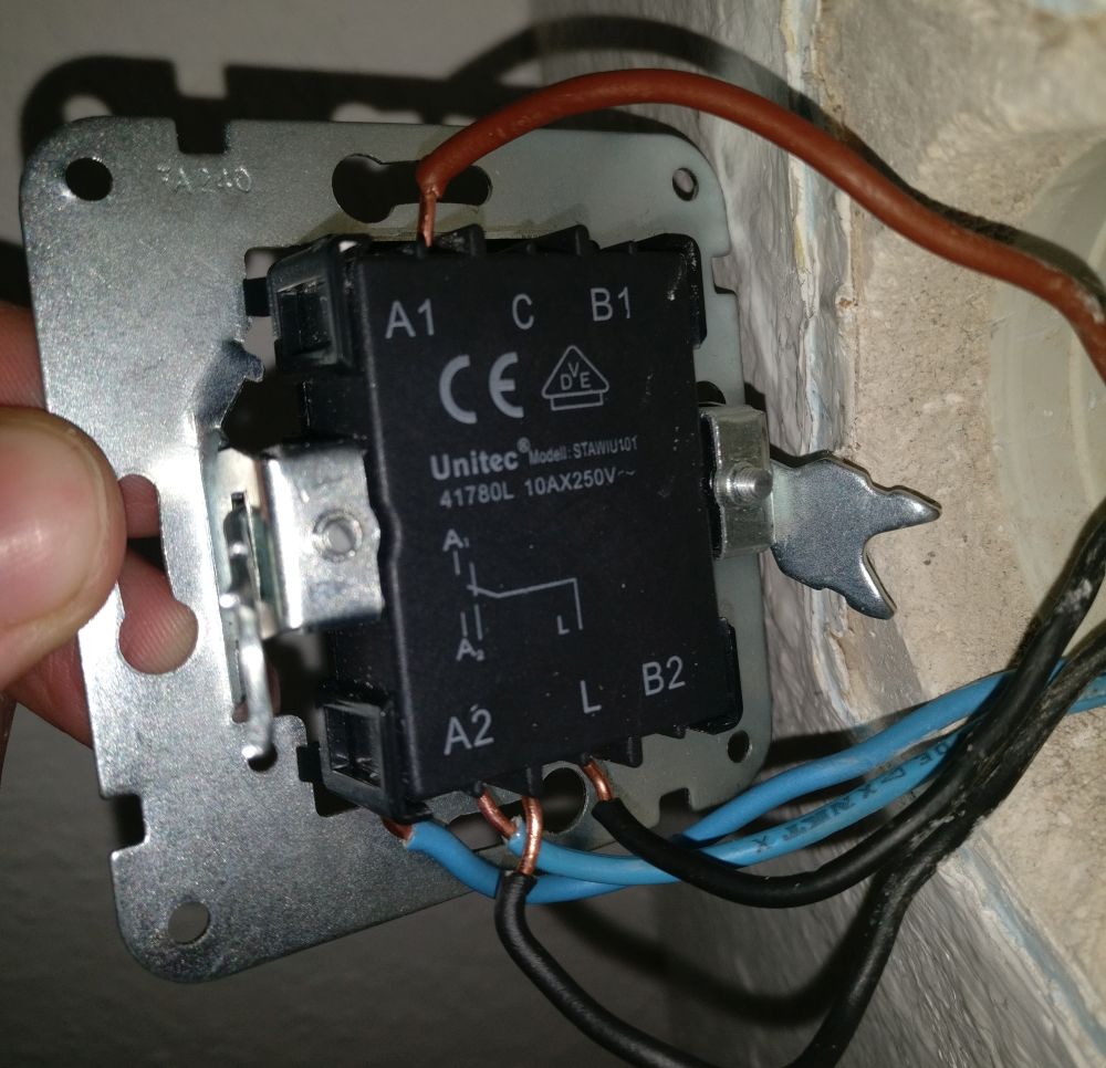 Wechselschalter anschließen - Licht geht nicht wieder aus? (Elektronik